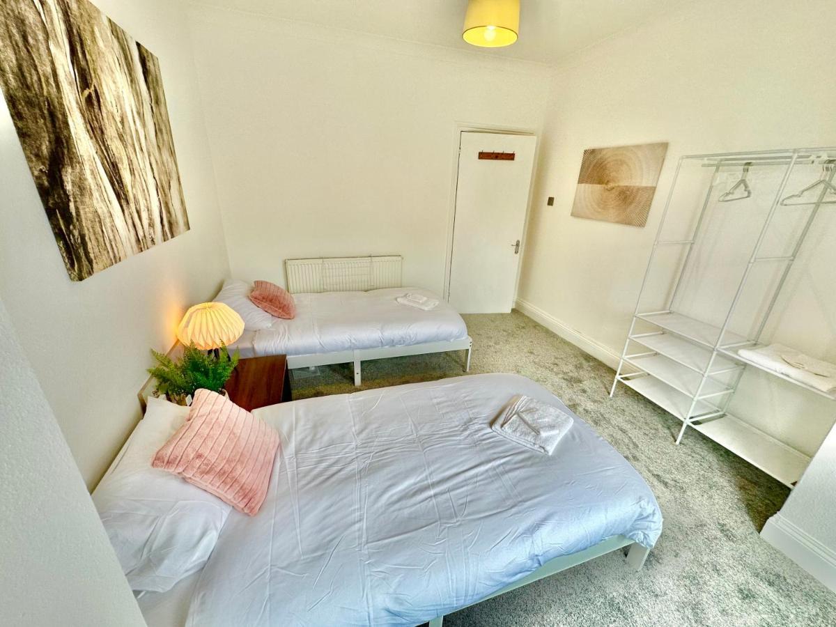 Chic Apartment In Central Bournemouth With Parking Exterior photo